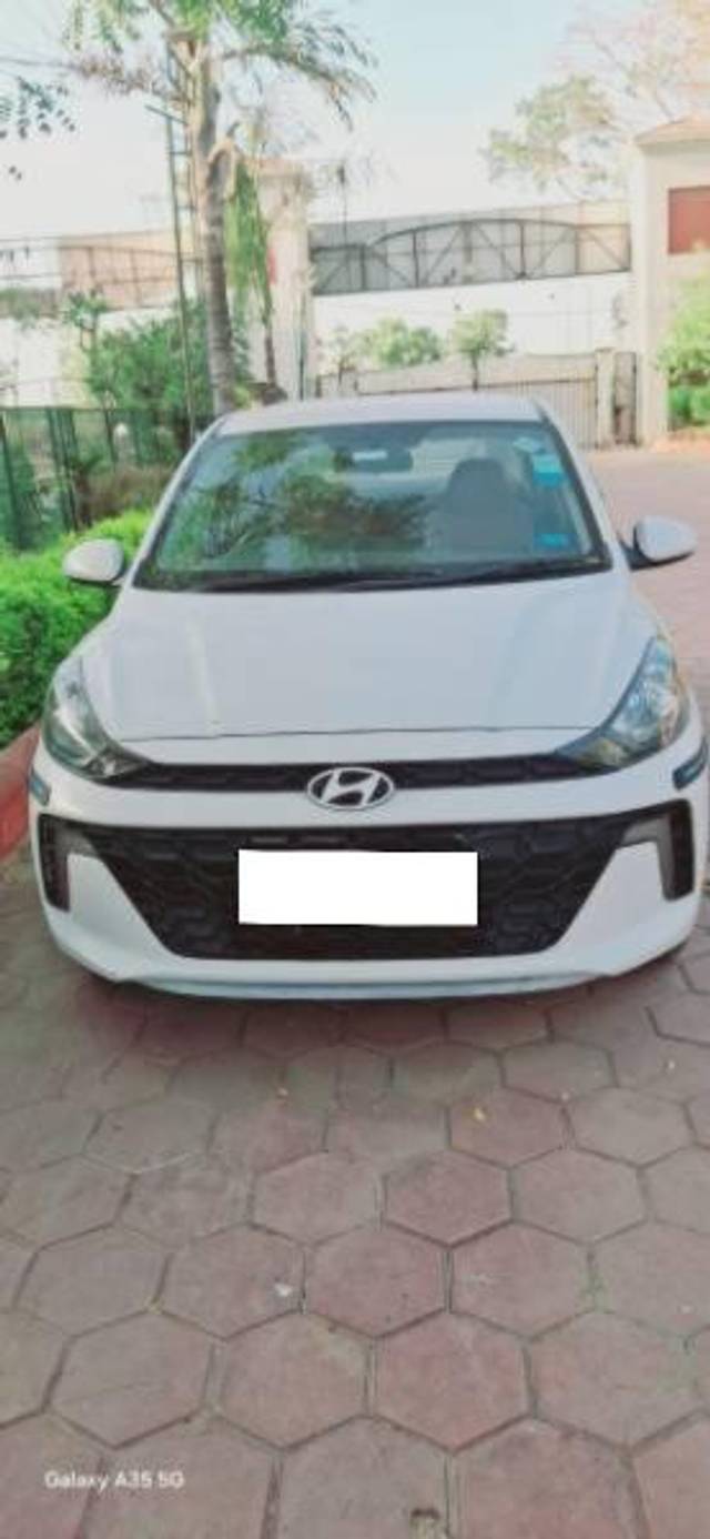 https://images10.gaadi.com/usedcar_image/4581680/original/processed_5bb146ff-44f5-49a7-b972-379a23b33078.jpg?imwidth=6402