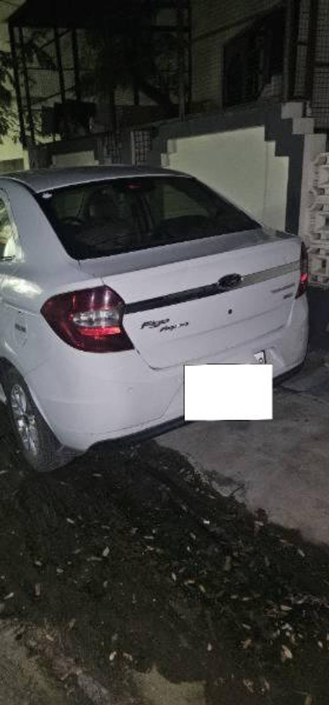https://images10.gaadi.com/usedcar_image/4581760/original/processed_83474c28-8ae3-4a12-8902-0c25f30cb1a0.jpg?imwidth=6401