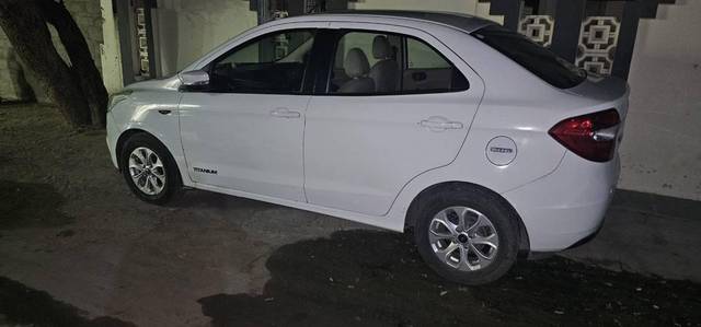 https://images10.gaadi.com/usedcar_image/4581760/original/processed_f4de6c46-4161-48f4-8368-3c6bde4ca456.jpg?imwidth=6402