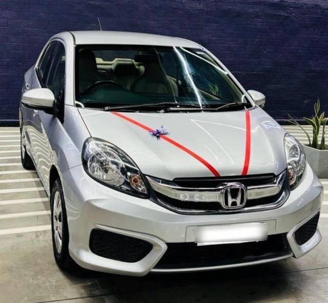 https://images10.gaadi.com/usedcar_image/4581763/original/processed_93aa964f-6cb5-4518-b664-f7f500e46ace.jpeg?imwidth=6400