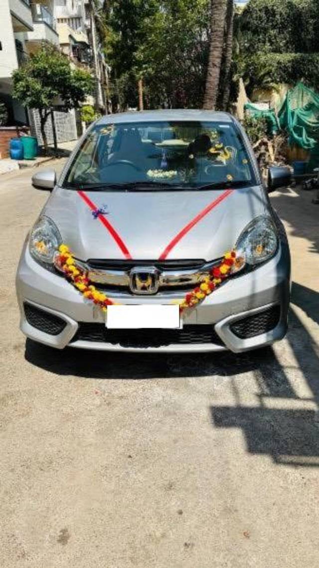 https://images10.gaadi.com/usedcar_image/4581763/original/processed_d2399d3d-311f-45ae-be6e-305f9297845a.jpeg?imwidth=6401