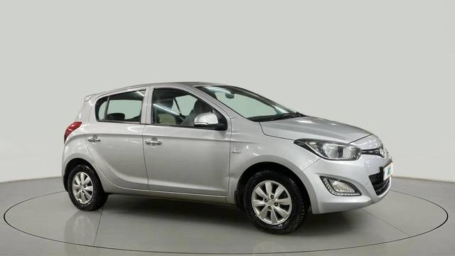 https://images10.gaadi.com/usedcar_image/4581778/original/ca1445dd078214d4e5d512a0f5b0f6af.jpg?imwidth=6400
