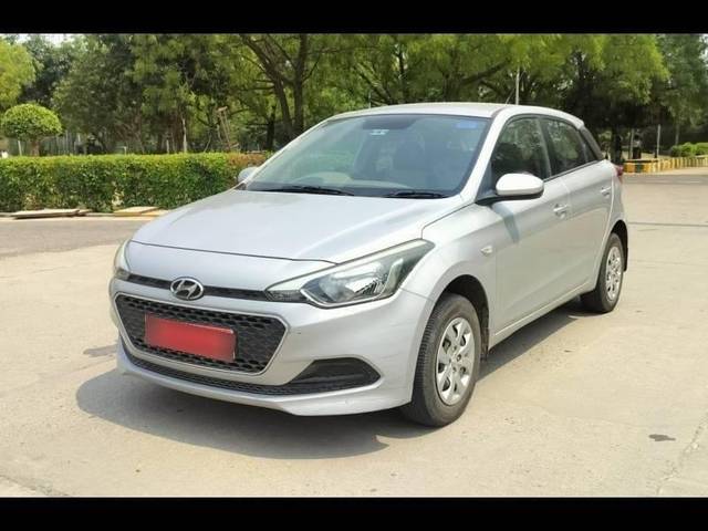 https://images10.gaadi.com/usedcar_image/4581851/original/processed_054f8677-e2c0-4d54-bf85-04b018b05805.jpg?imwidth=6402