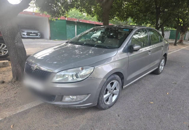 https://images10.gaadi.com/usedcar_image/4581867/original/e1dcd250-529a-4667-9b0a-436f53d1a632.?imwidth=6400