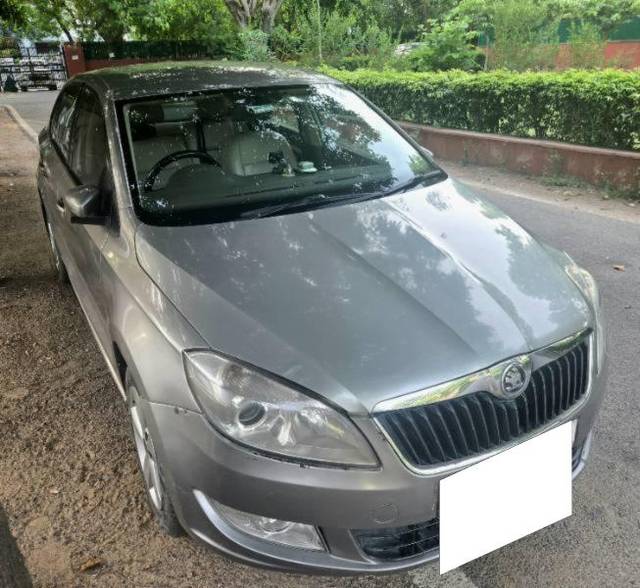 https://images10.gaadi.com/usedcar_image/4581867/original/processed_2002ae3c-9f5a-49de-aa42-e75d2b296454.jpg?imwidth=6401