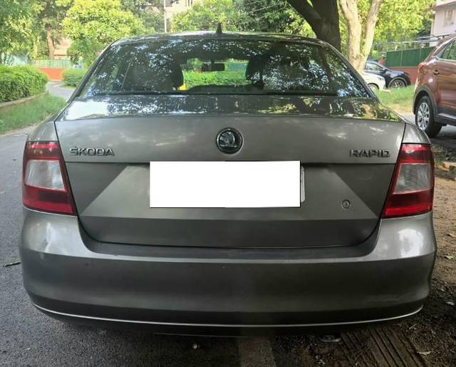 https://images10.gaadi.com/usedcar_image/4581867/original/processed_ac5bef4f-76a8-4f40-98cf-fa488182fa6c.jpg?imwidth=6402