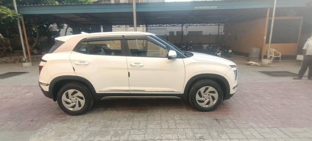 https://images10.gaadi.com/usedcar_image/4581916/original/processed_a10a0831-f844-4a5c-8636-b75eb85194af.jpg?imwidth=6401