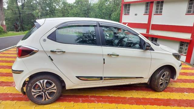 https://images10.gaadi.com/usedcar_image/4581968/original/processed_5f01f173-0a6a-4e7d-8761-9e8557c1ce5a.jpg?imwidth=6401