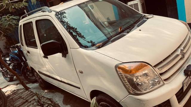 https://images10.gaadi.com/usedcar_image/4581973/original/processed_d0e9e011-1060-44fd-abe2-2625fdef44d2.jpeg?imwidth=6400