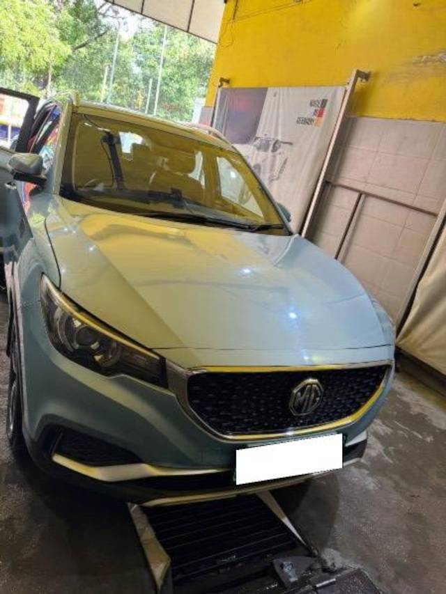 https://images10.gaadi.com/usedcar_image/4581985/original/processed_bcd6440b-ea4c-4858-bac9-99b47bb4f2fc.jpeg?imwidth=6401