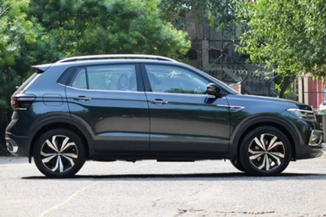 https://images10.gaadi.com/usedcar_image/4581988/original/4e2692e8529bcd25f5060e238369f374.jpg?imwidth=6401