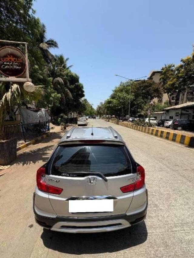 https://images10.gaadi.com/usedcar_image/4582047/original/processed_f1c6964e-3845-4bc1-87fe-e7a6f4943e55.jpeg?imwidth=6402