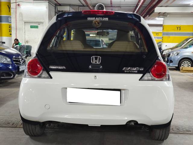 https://images10.gaadi.com/usedcar_image/4582085/original/processed_b5de0c8864471343ec274afa7837ff73.jpg?imwidth=6401
