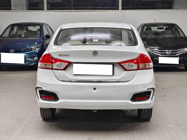 https://images10.gaadi.com/usedcar_image/4582089/original/processed_8bd64d7c37200d8c098ce09b8511601a.jpg?imwidth=6401