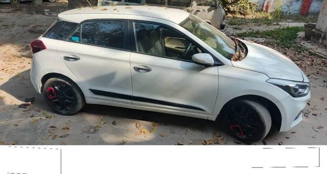 https://images10.gaadi.com/usedcar_image/4582101/original/processed_44f8b32e-120d-4ca3-b38f-82e5858808ae.jpg?imwidth=6401