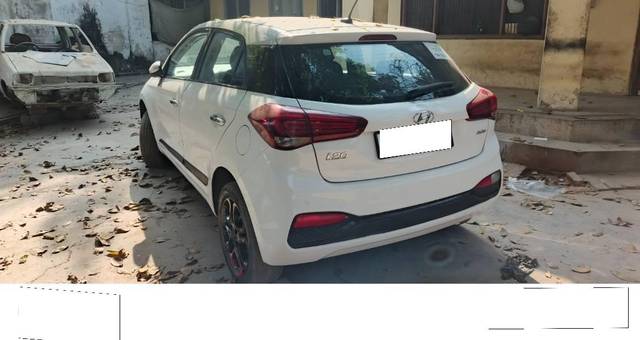 https://images10.gaadi.com/usedcar_image/4582101/original/processed_d50a562a-9e71-4f76-b6d4-67d1d865075f.jpg?imwidth=6402
