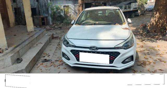 https://images10.gaadi.com/usedcar_image/4582101/original/processed_fc61dbd3-2338-4361-946b-862d35e22687.jpg?imwidth=6400