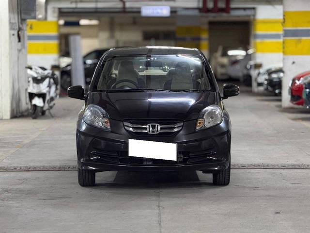 https://images10.gaadi.com/usedcar_image/4582112/original/processed_0e929d2efa36fdbe20a8ae958e039214.jpg?imwidth=6402