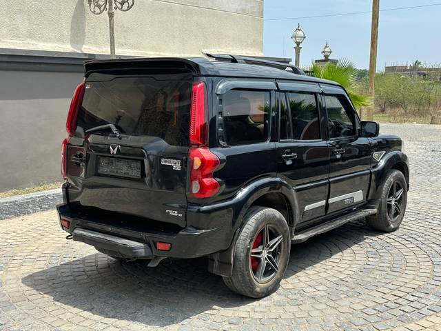 https://images10.gaadi.com/usedcar_image/4582113/original/4d71e0ae2fdbf18949fb58dc8f11733c.jpeg?imwidth=6402