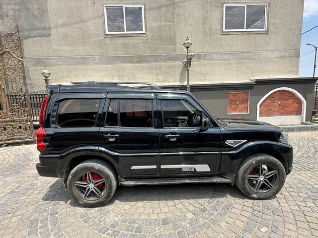 https://images10.gaadi.com/usedcar_image/4582113/original/817104dabd77a668b6f50766231ace91.jpeg?imwidth=6401