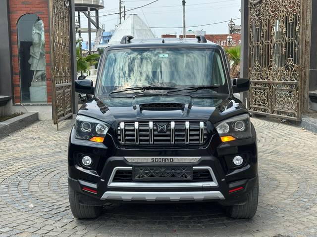 https://images10.gaadi.com/usedcar_image/4582113/original/eed5c14c7ca4a614e3344a07dce43e87.jpeg?imwidth=6400