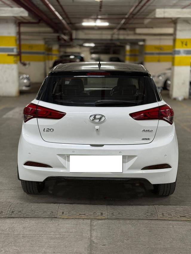 https://images10.gaadi.com/usedcar_image/4582131/original/processed_3e33a07433421bdce79ad94579160bb7.jpg?imwidth=6402