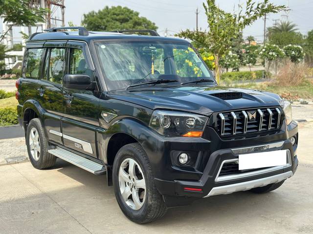 https://images10.gaadi.com/usedcar_image/4582132/original/processed_65d47c7d055c4fcc84285c5e017d4760.jpeg?imwidth=6400