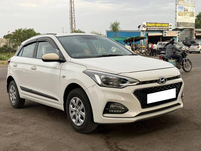 https://images10.gaadi.com/usedcar_image/4582134/original/processed_99661013ba060ad873ca33ae6f156400.jpeg?imwidth=6400