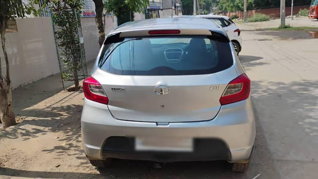 https://images10.gaadi.com/usedcar_image/4582202/original/8a9dbf51-c4ce-4266-80c4-80a2a8b66952.png?imwidth=6401
