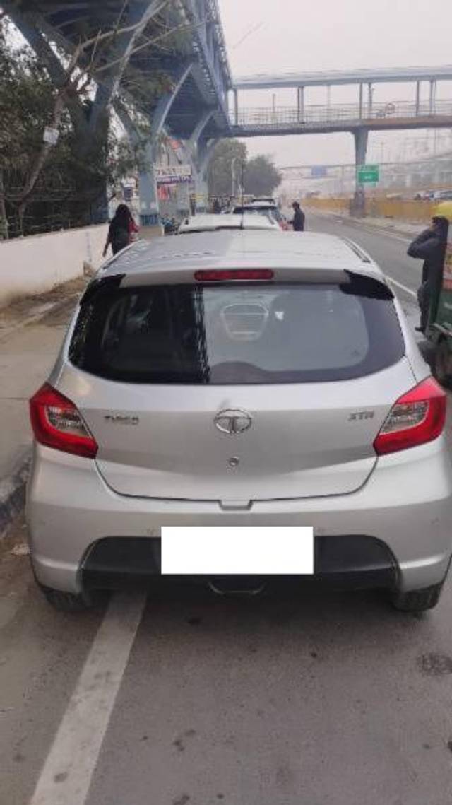 https://images10.gaadi.com/usedcar_image/4582202/original/processed_7b2a284b-fe7e-4ce3-8d16-afd2bcbbbca4.jpg?imwidth=6401