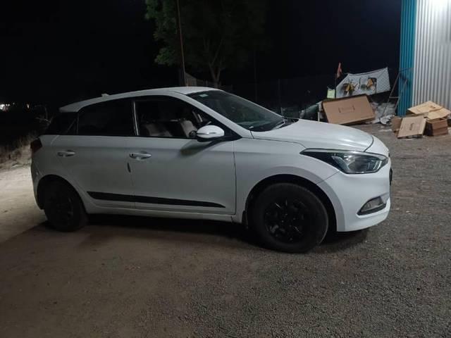 https://images10.gaadi.com/usedcar_image/4582203/original/processed_224c986b-3e48-4516-a93f-9cf8616b6390.jpg?imwidth=6400