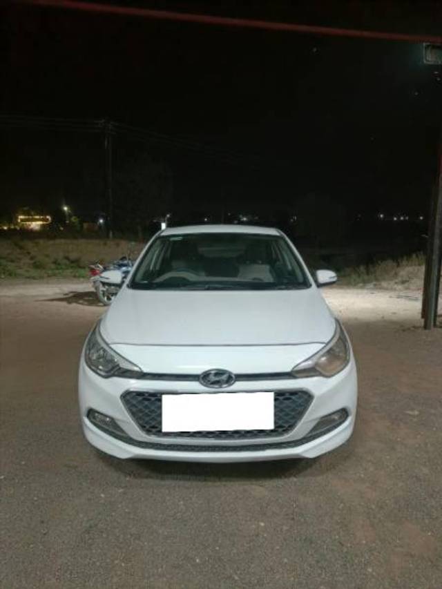 https://images10.gaadi.com/usedcar_image/4582203/original/processed_6213f82b-540e-47ed-ab16-74fb8c6227dc.jpg?imwidth=6401
