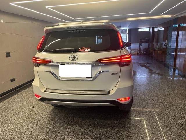 https://images10.gaadi.com/usedcar_image/4582282/original/processed_9cc02b5f62e40af1045872c72ffedc3f.jpg?imwidth=6401