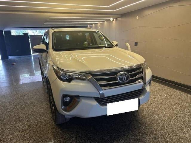https://images10.gaadi.com/usedcar_image/4582282/original/processed_cc5d27a2d5418152464f0ab89c7e521f.jpg?imwidth=6400