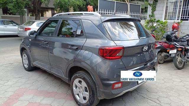 https://images10.gaadi.com/usedcar_image/4582302/original/processed_38bf5e933ad49cb621a70d0791a9a759.jpeg?imwidth=6402