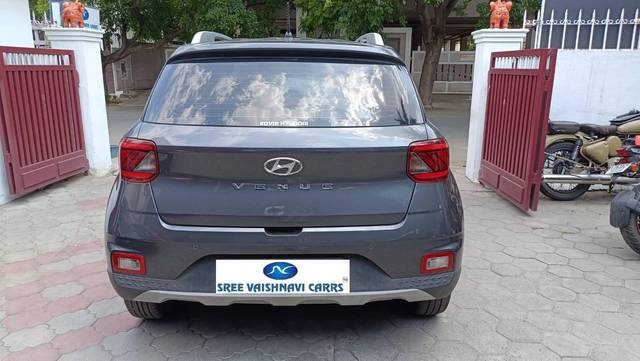 https://images10.gaadi.com/usedcar_image/4582302/original/processed_940b710fd1bc93112cedad3ac19200e1.jpeg?imwidth=6401