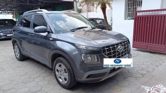 https://images10.gaadi.com/usedcar_image/4582302/original/processed_bfcca48bd971e1668506fb0dcb5335cb.jpeg?imwidth=6400
