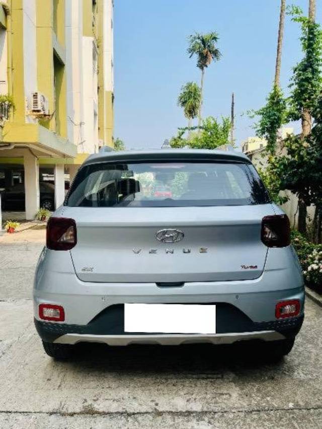 https://images10.gaadi.com/usedcar_image/4582308/original/processed_1d79b08a-4fc2-4132-9896-9d4a8ff23824.jpeg?imwidth=6401