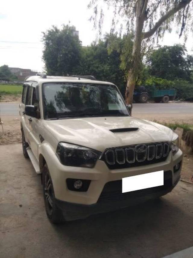 https://images10.gaadi.com/usedcar_image/4582309/original/processed_dd8c3acb-8de7-4387-baae-b4a5fe75e718.jpeg?imwidth=6400
