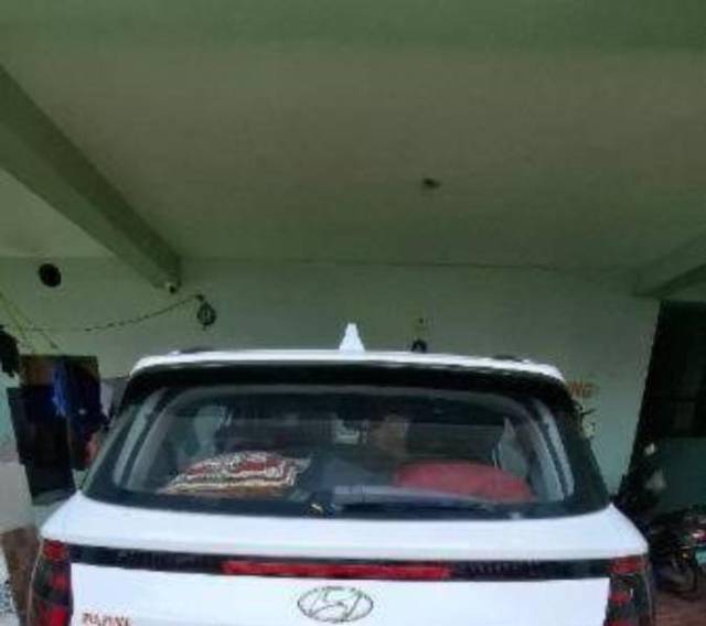 https://images10.gaadi.com/usedcar_image/4582312/original/processed_processed_5a970437-071a-425b-bac8-d73be238e72b.jpg?imwidth=6402