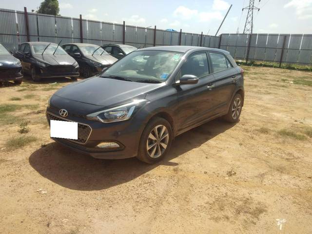 https://images10.gaadi.com/usedcar_image/4582358/original/processed_1a5c58976cffcfb537704c5a3c3cd860.jpg?imwidth=6400