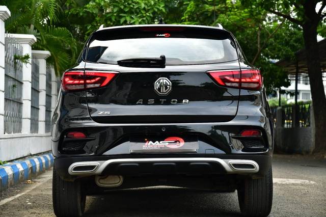 https://images10.gaadi.com/usedcar_image/4582415/original/processed_301af5beefcbc13dddfe02338521eb6d.jpg?imwidth=6402