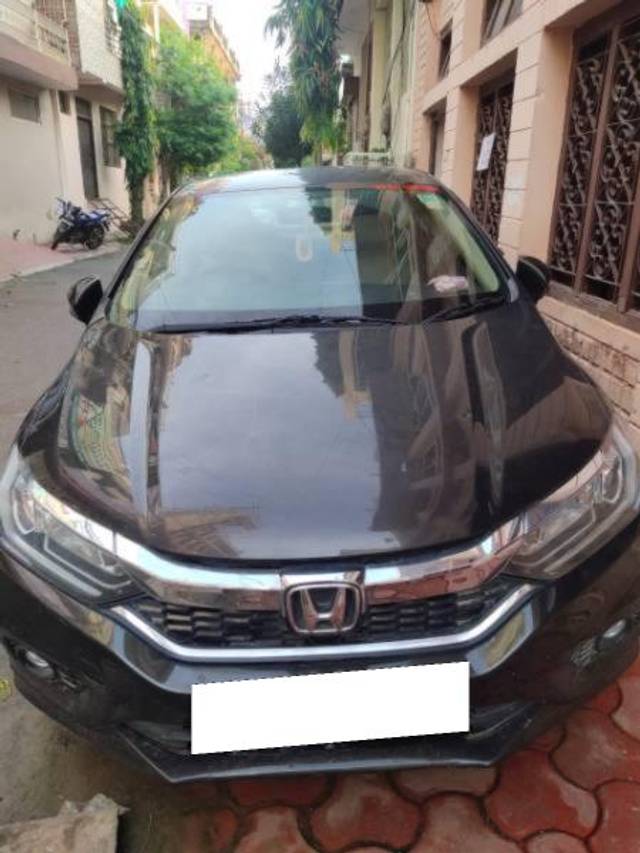 https://images10.gaadi.com/usedcar_image/4582425/original/processed_9952e707-ba27-4069-bdb1-76ca249c3110.jpg?imwidth=6401
