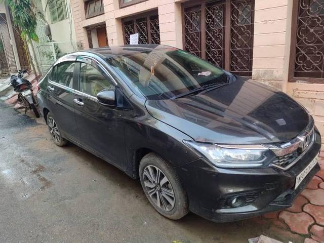 https://images10.gaadi.com/usedcar_image/4582425/original/processed_e92b6d47-47aa-4302-91a3-5a3c214197ec.jpg?imwidth=6400