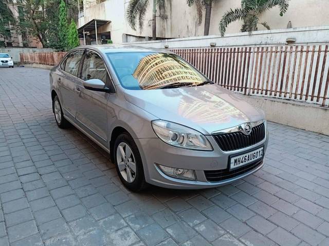 https://images10.gaadi.com/usedcar_image/4582427/original/processed_7cbc760d100ee2f0be743cd009cd7a4c.jpg?imwidth=6400