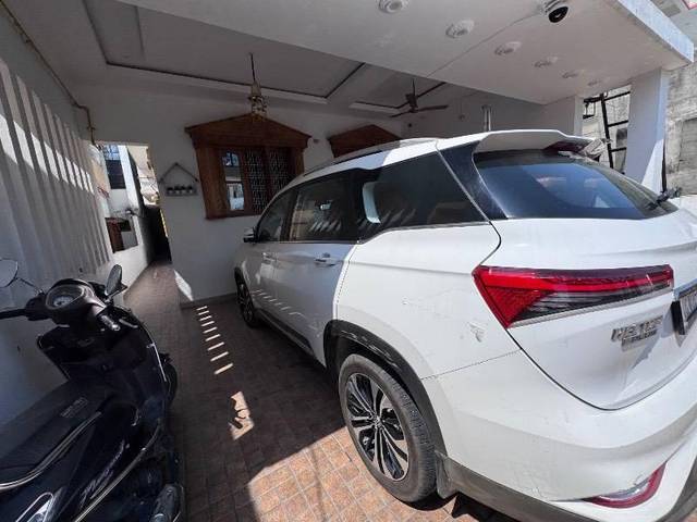 https://images10.gaadi.com/usedcar_image/4582431/original/processed_35d60830-b783-488b-a76a-37784d14e3bc.jpeg?imwidth=6402