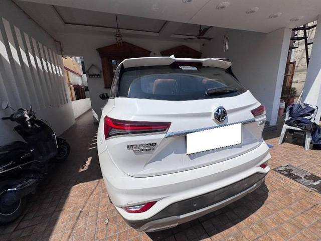 https://images10.gaadi.com/usedcar_image/4582431/original/processed_b0873f22-d249-4247-ac41-0671624a6c0f.jpeg?imwidth=6401
