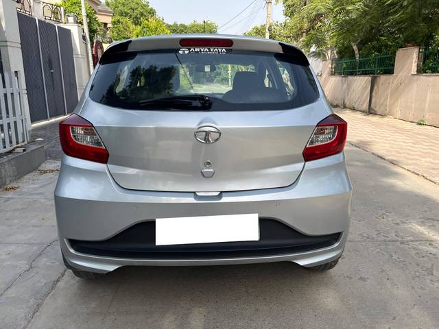 https://images10.gaadi.com/usedcar_image/4582432/original/processed_5f4481ccd4dc3709115a085a5f6319a1.jpg?imwidth=6402