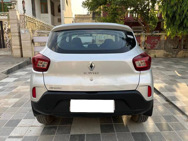 https://images10.gaadi.com/usedcar_image/4582436/original/processed_a389aefc078ce71cb7ed6d0d7fbb4812.jpg?imwidth=6402