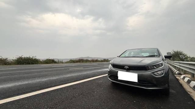 https://images10.gaadi.com/usedcar_image/4582448/original/processed_c8c630e3-27f1-4845-9697-c31f69a8ca6c.jpeg?imwidth=6401